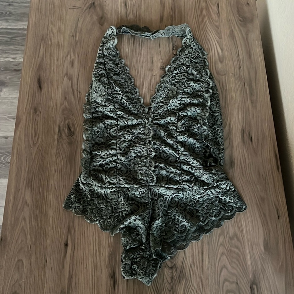 Bodysuit, grey.